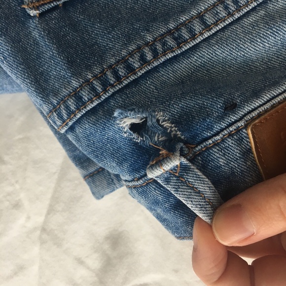 BDG Mom High Rise Jeans **Needs Repair** - Picture 4 of 4